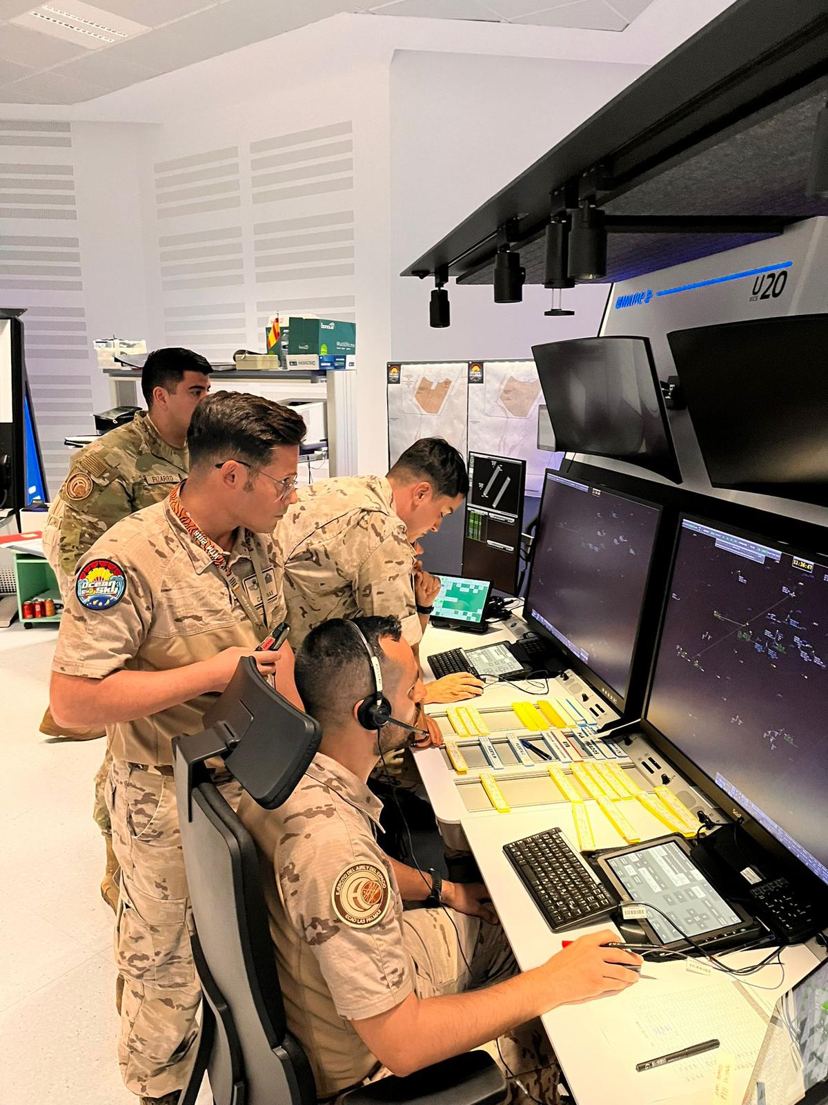 Imagen de La ECAO Las Palmas: el 'director de orquesta' que hace posible el cielo del Ocean Sky 2025