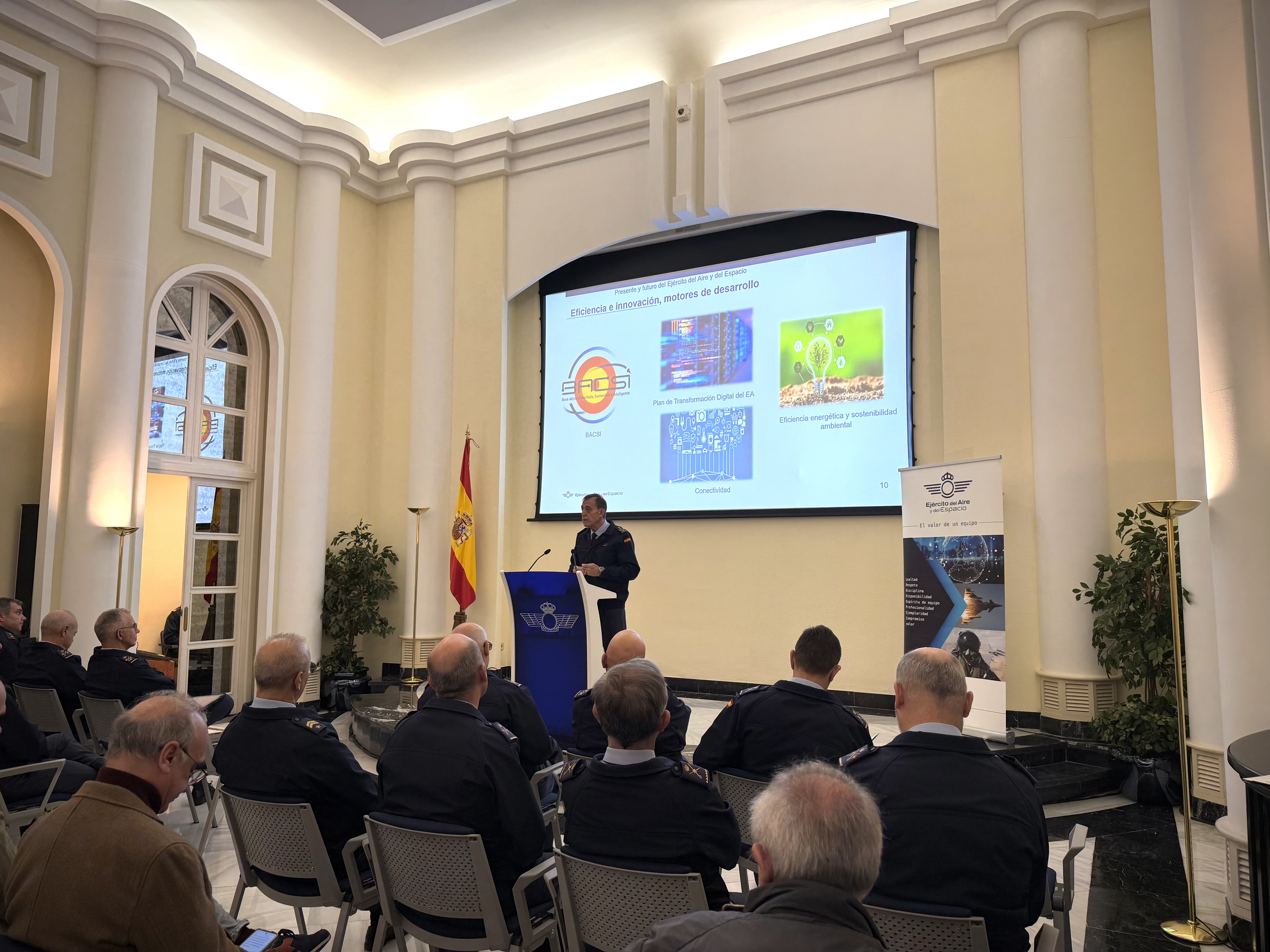 Imagen de El JEMA con la prensa