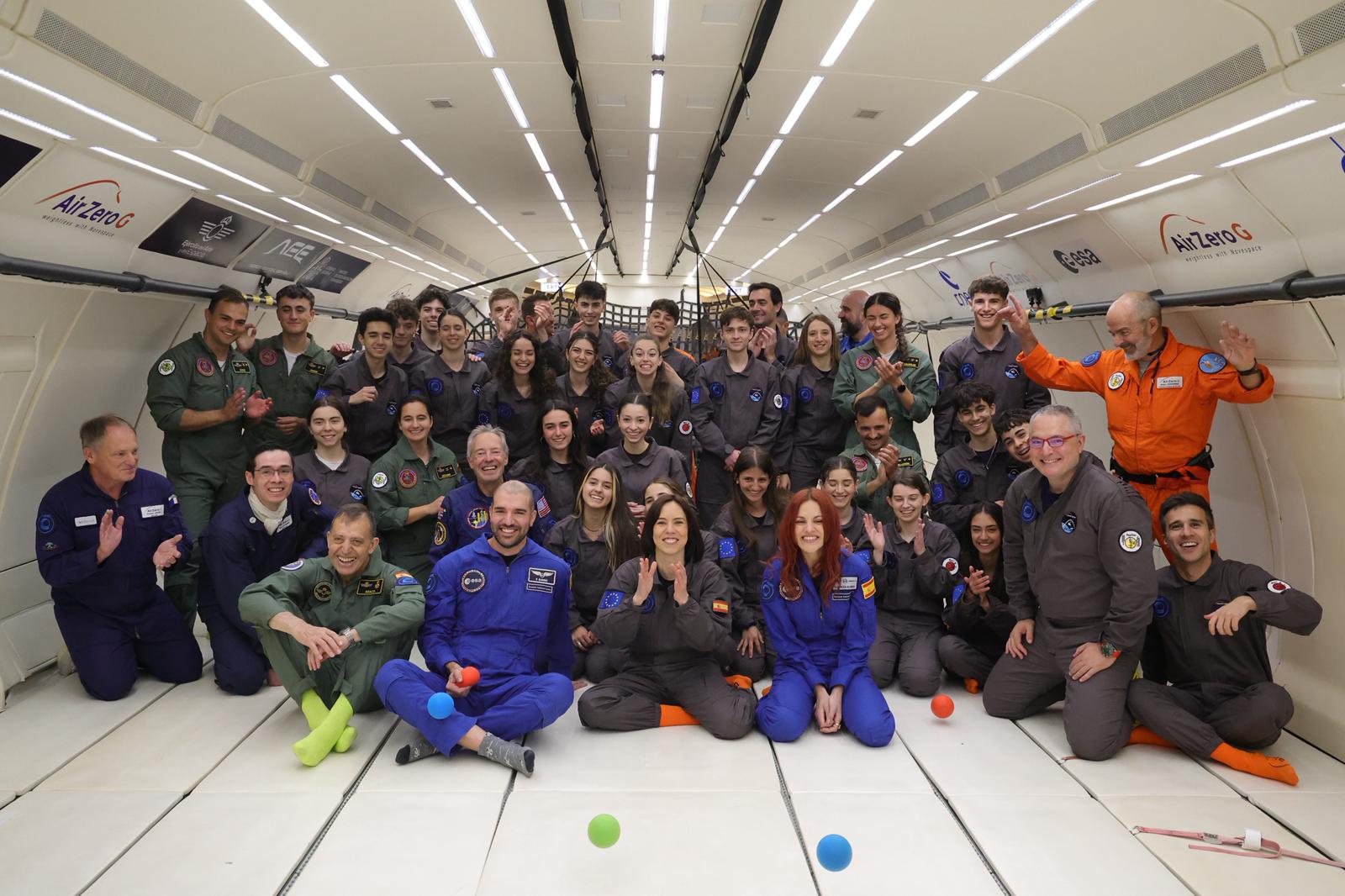 Imagen de El Ejército del Aire y del Espacio acoge el ‘bautismo’ como embajadores del espacio de 30 jóvenes
