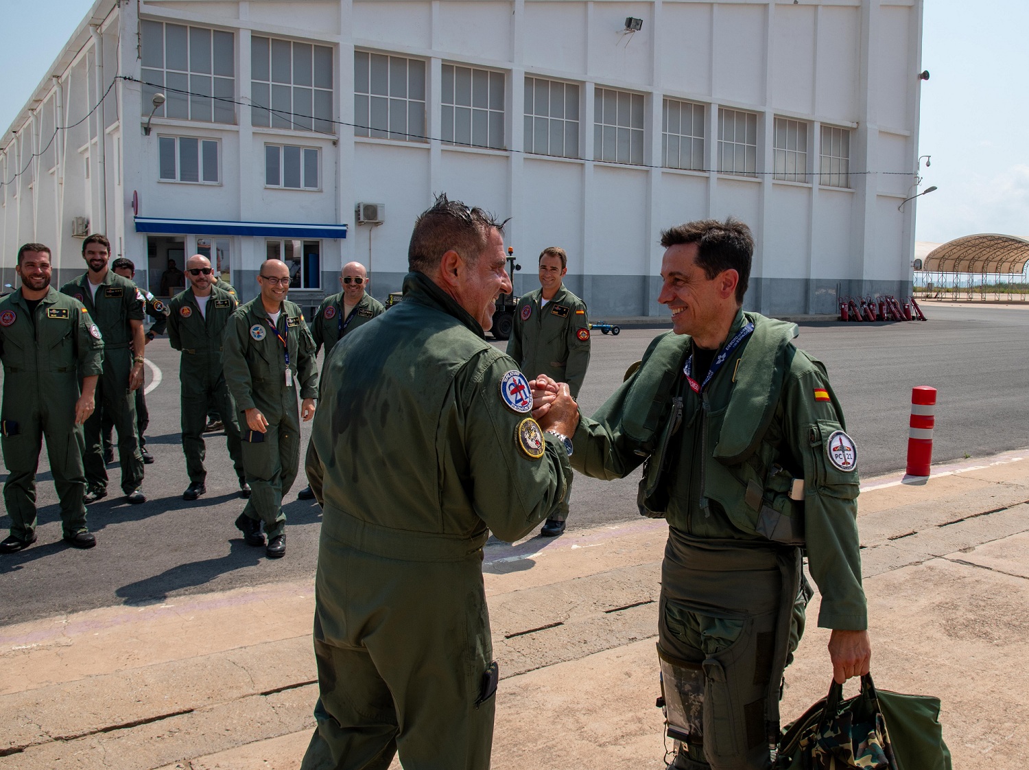 Imagen de El teniente coronel Gonzalo Lopez Garcia de Carellan, primer piloto en realizar 1000 horas de vuelo en “E.27” Pilatus