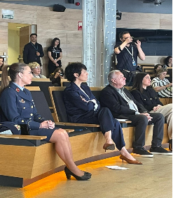 Imagen de Un sargento presta los primeros auxilios a una mujer que sufrió un desvanecimiento en Zaragoza