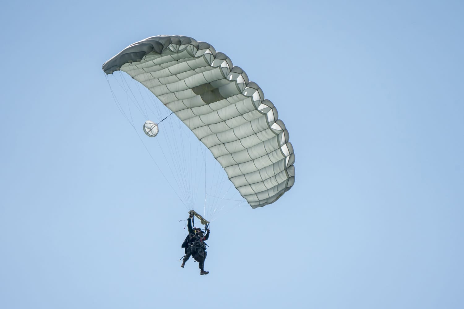Imagen de Los equipos de control de combate (CCT) del Escuadrón de Apoyo al Despliegue Aéreo en el ejercicio Swift Response 25