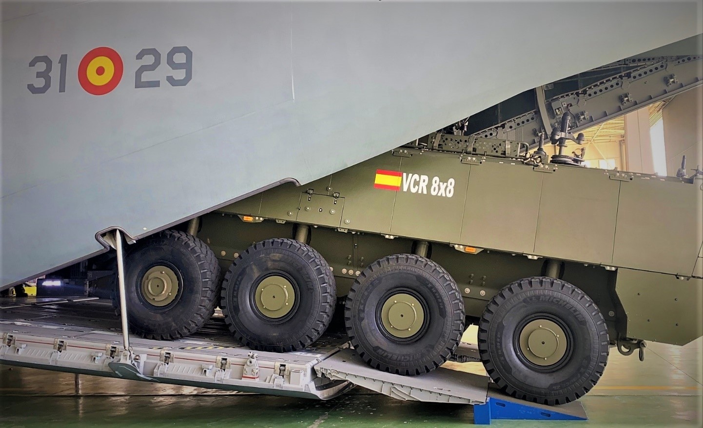 Imagen de Certificado el aerotransporte del VCR 8X8 Dragón en un A400M del Ejército del Aire del Espacio